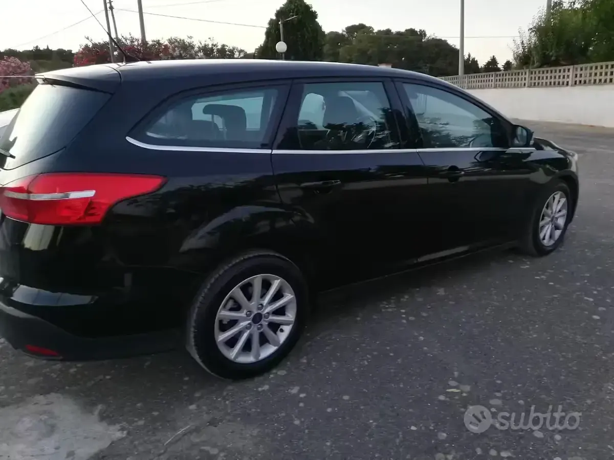 Usata Ford Focus 120 CV (88 kW) 2016 Nero Station wagon