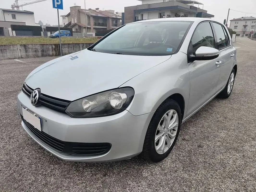 Usata VW Golf VI 105 CV (77 kW) 2010 Argento Utilitaria
