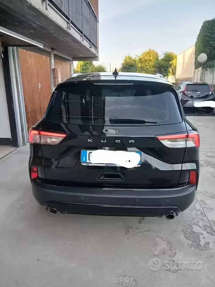 Usata Ford Kuga 120 CV (88 kW) 2021 Nero SUV