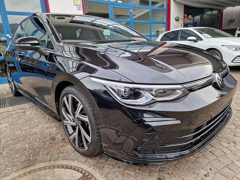 Usata VW Golf VIII R-line 190 CV (139 kW) 2022 Deep black perleffekt Berlina