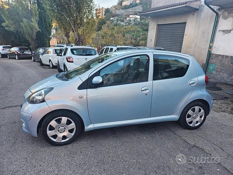 Blu Usata 2007 Toyota Aygo Due volumi | 3799 € (Ottimo prezzo) - Immagine 1/4