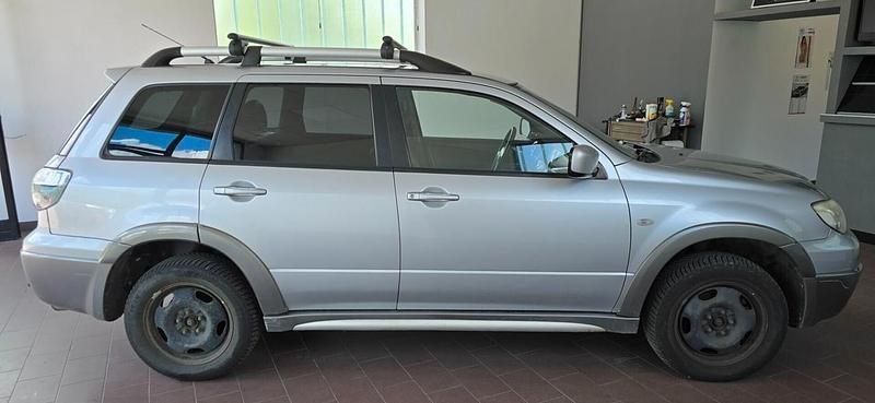 Usata Mitsubishi Outlander 160 CV (117 kW) 2005 Argento SUV