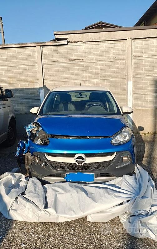 Usata 2015 Opel Adam Rocks Rocks Due volumi | 3000 € - Immagine 1/4