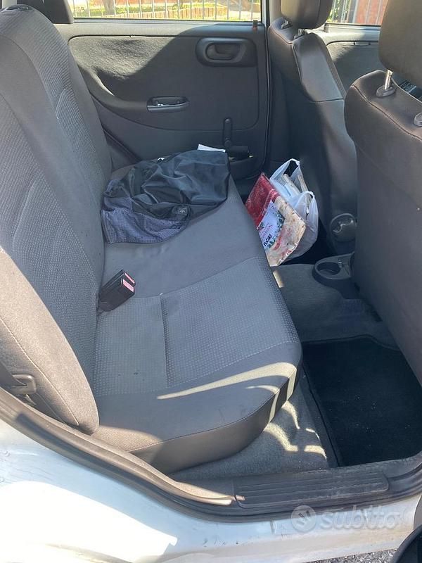 Usata Opel Corsa 75 CV (55 kW) 2002 Bianco Berlina