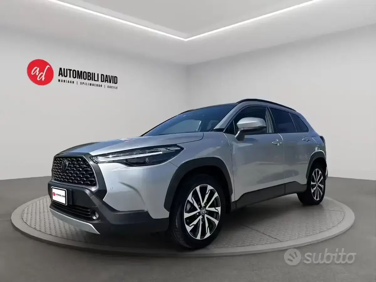 Usata Toyota Corolla Cross Lounge 152 CV (111 kW) 2024 Grigio SUV