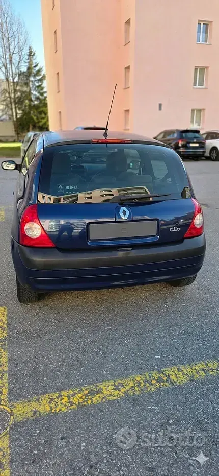 Usata Renault Clio II 58 CV (42 kW) 2004 Bluazzurro Berlina