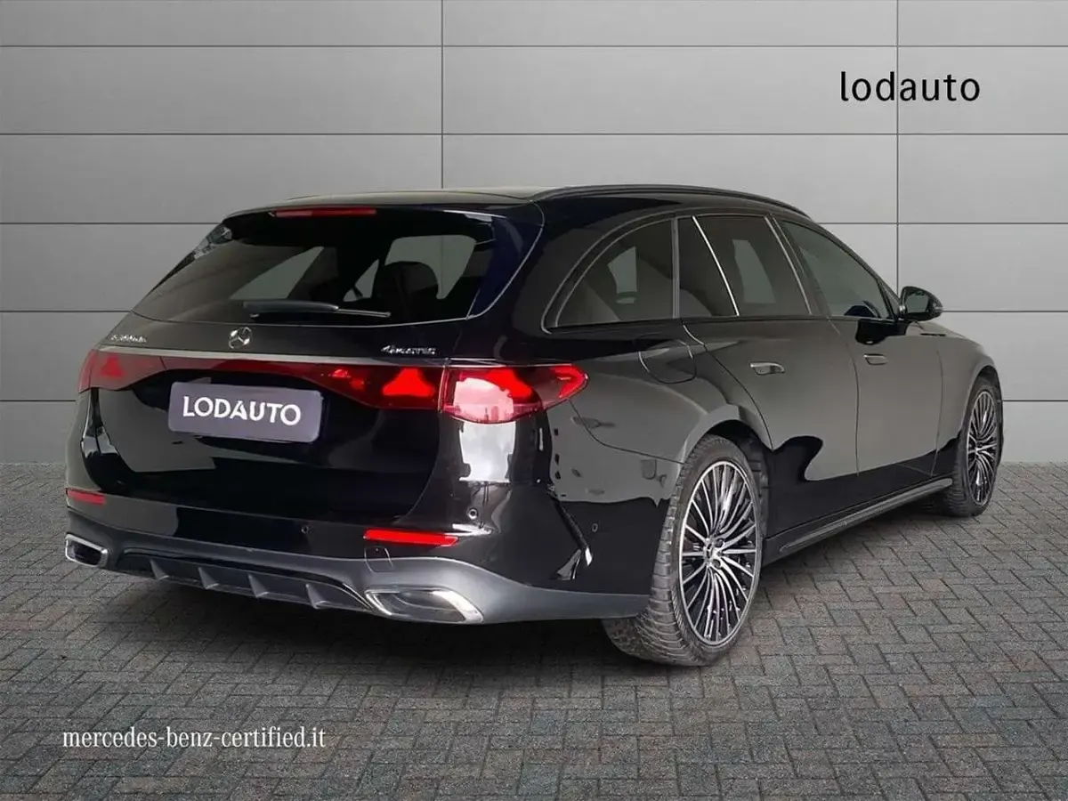 Usata Mercedes E300 Advanced Plus 313 CV (230 kW) 2025 Nero Station wagon