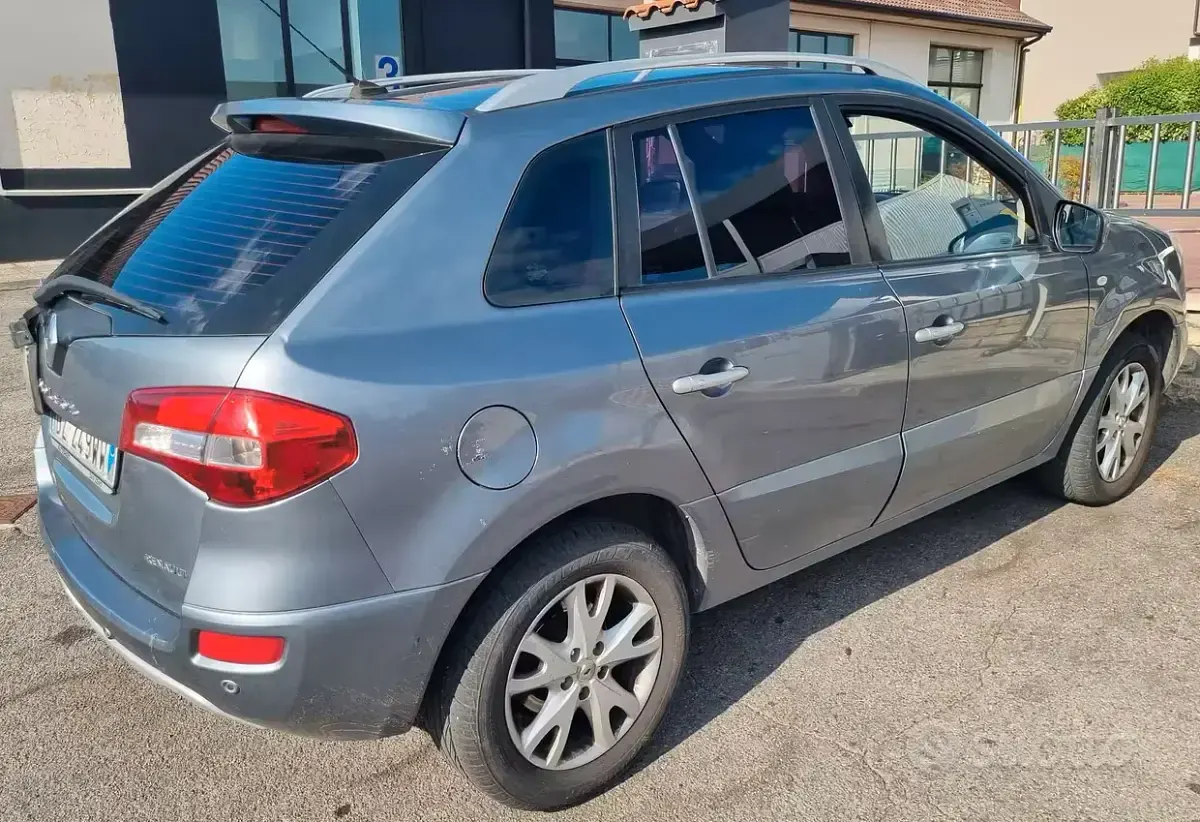 Usata Renault Koleos 150 CV (110 kW) 2009 Grigio SUV