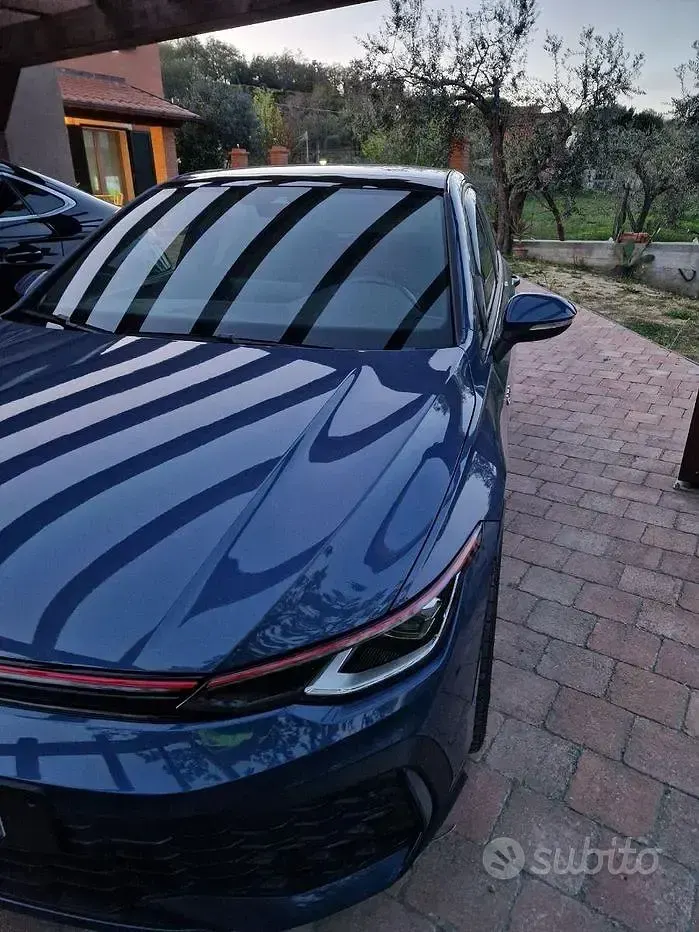 Usata VW Golf VIII GTI 265 CV (194 kW) 2024 Blu Berlina