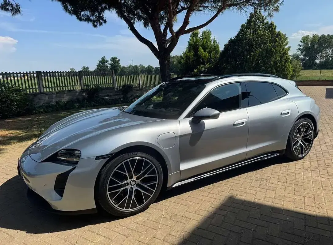 Usata Porsche Taycan Sport Turismo Performance Package 119 kW (163 CV) 2023 Argento Station wagon