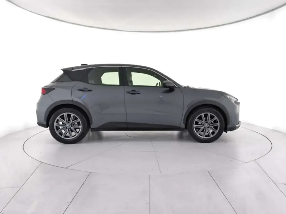 Usata Lexus LBX 91 CV (66 kW) 2024 Cement grey SUV