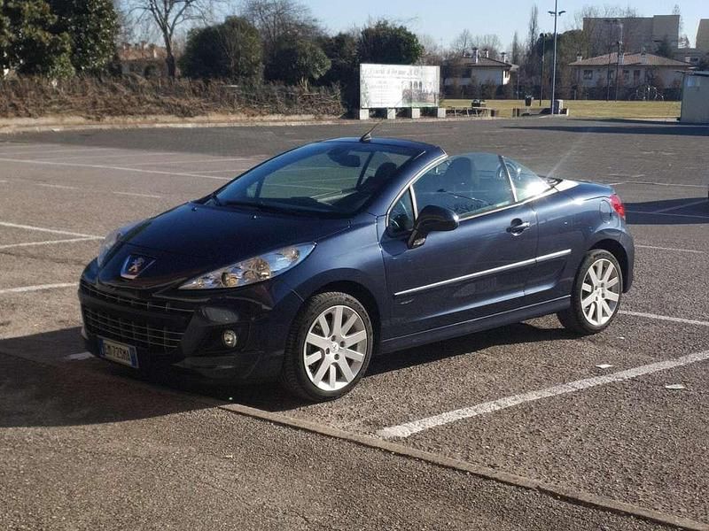 Blu/azzurro Usata 2012 Peugeot 207 CC Allure Cabrio | 7900 € (Molto cara) - Immagine 1/4