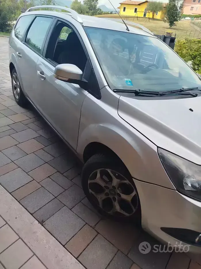 Usata Ford Focus Titanium 100 CV (73 kW) 2011 Grigio Station wagon