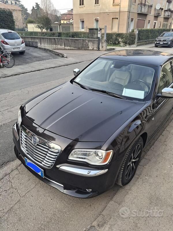 Usata Lancia Thema 171 CV (125 kW) 2011 Marrone Berlina
