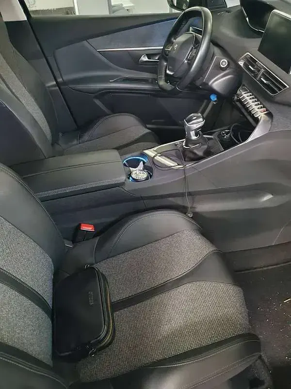 Usata Peugeot 3008 Allure 131 CV (96 kW) 2020 Nero SUV