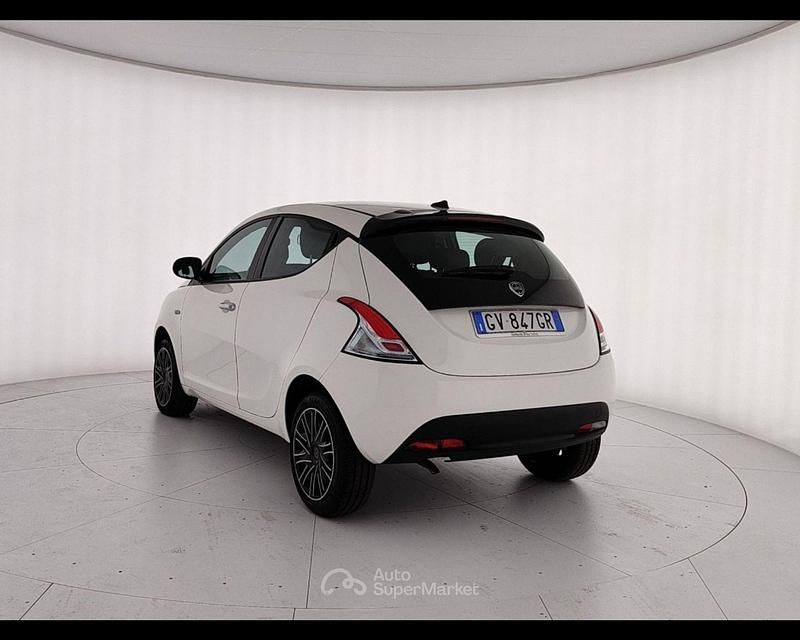 Usata Lancia Ypsilon Gold 69 CV (50 kW) 2024 Bianco Utilitaria