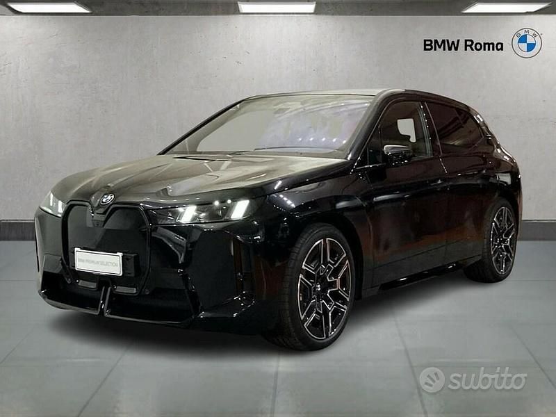 Usata BMW iX Comfort Edition 400 kW (544 CV) 2024 Black sapphire metallic SUV