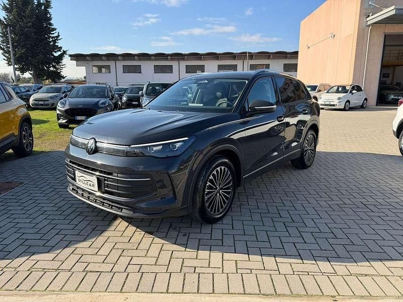 Grigio Usata 2024 VW Tiguan Life SUV | 31.950 € (Ottimo prezzo) - Immagine 1/4