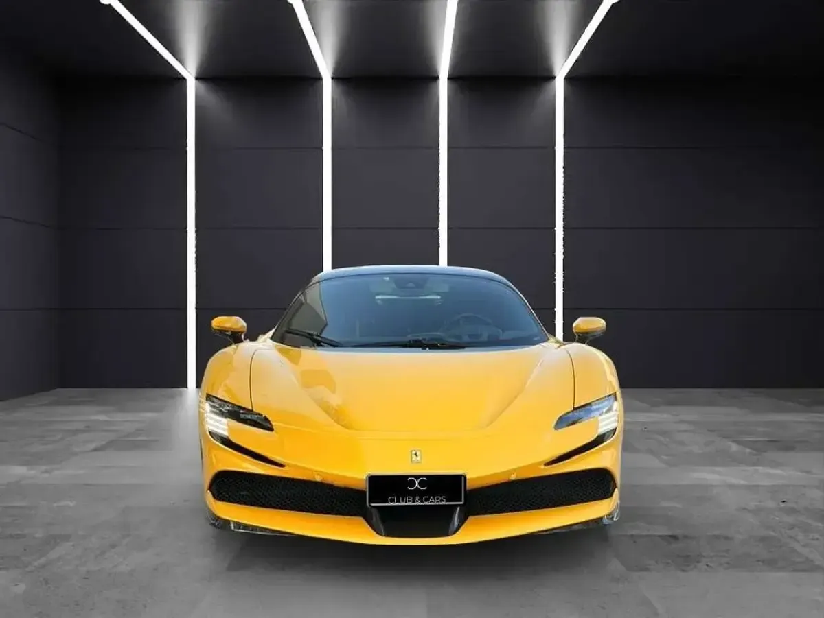 Usata Ferrari SF90 999 CV (734 kW) 2021 Pnte giallo triplo strato extr Coupé