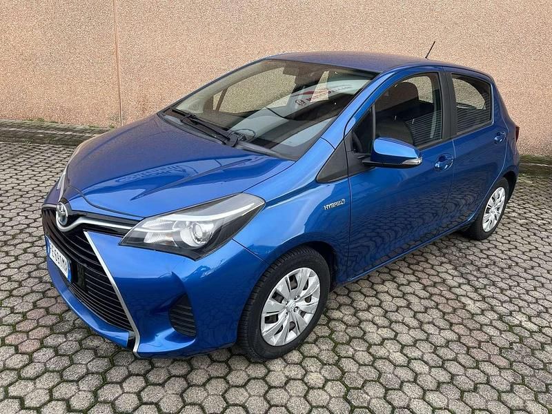 Blu/azzurro Usata 2016 Toyota Yaris Hybrid Business Edition Tre volumi | 9300 € (Buon prezzo) - Immagine 1/4