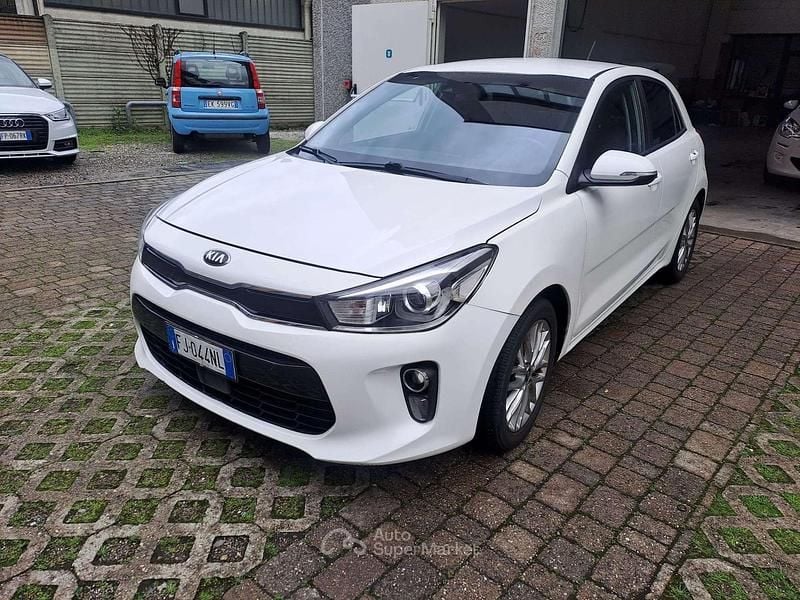 Usata Kia Rio 90 CV (66 kW) 2017 Bianco Berlina