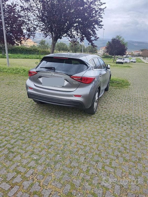 Usata Infiniti Q30 Business Executive 109 CV (80 kW) 2016 Grigio Berlina