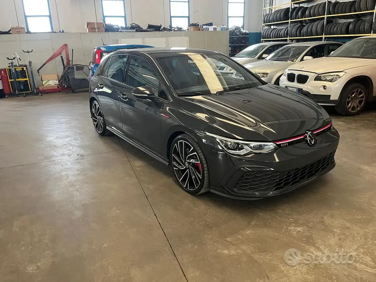 Usata VW Golf VIII GTI 245 CV (180 kW) 2023 Grigio Berlina