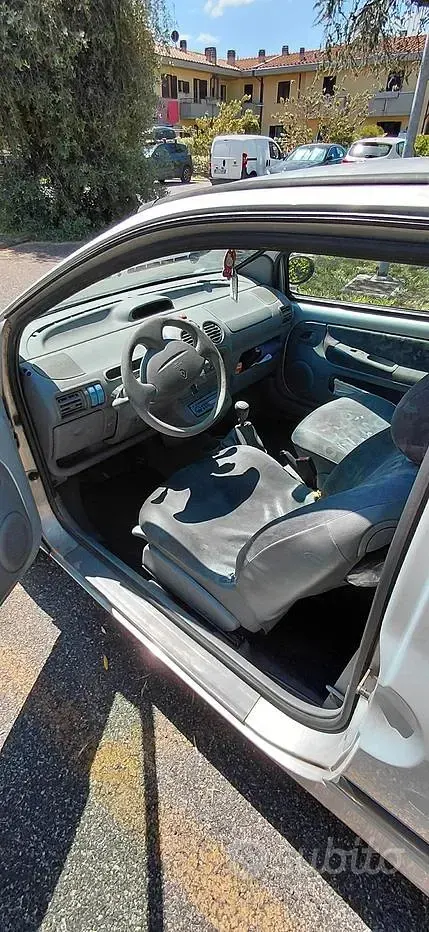 Usata Renault Twingo 75 CV (55 kW) 2006 Grigio Utilitaria