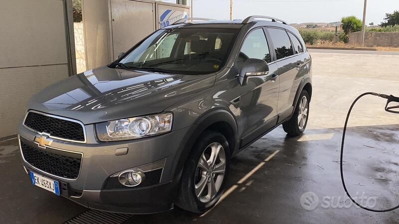 Grigio Usata 2012 Chevrolet Captiva SUV | 8000 € (Molto cara) - Immagine 1/4