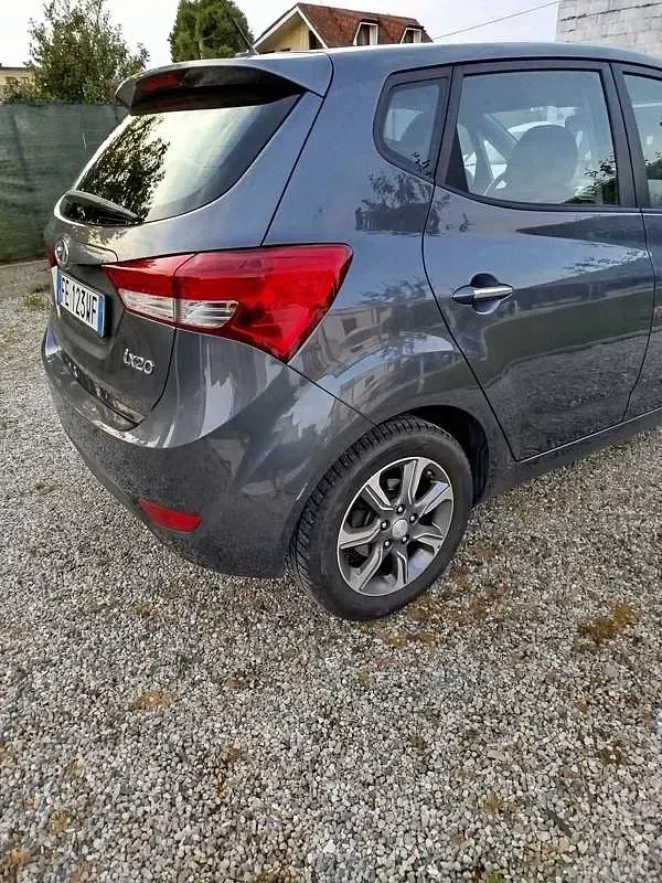 Usata Hyundai ix20 Xpossible 90 CV (66 kW) 2016 Grigio Utilitaria