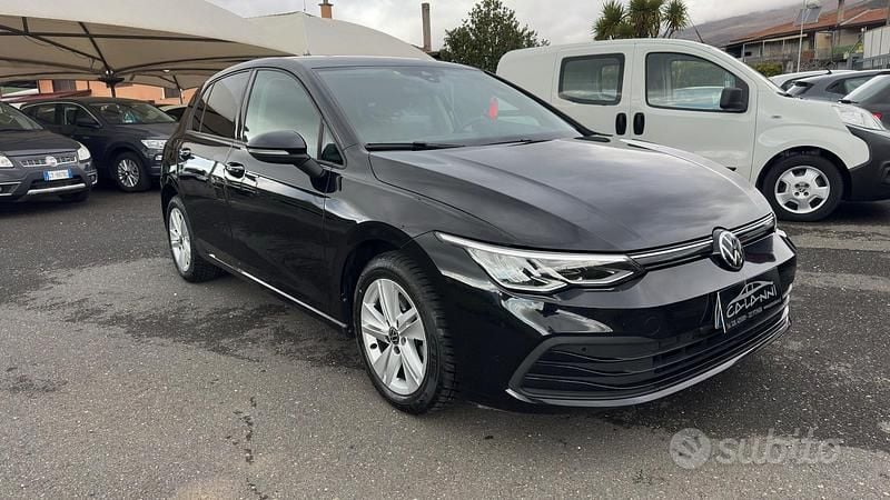 Usata VW Golf VIII Life 116 CV (85 kW) 2022 Nero Berlina