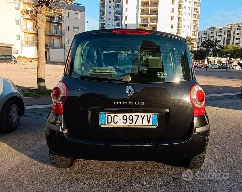 Nero Usata 2006 Renault Modus Monovolume | 4000 € (Molto cara) - Immagine 1/4