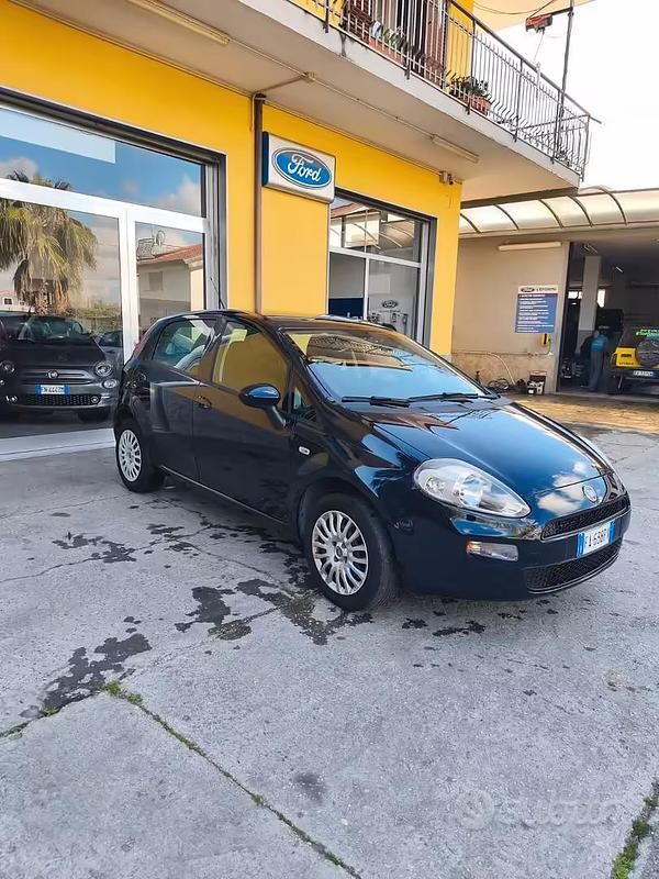 Usata Fiat Punto 77 CV (56 kW) 2015 Blu Utilitaria