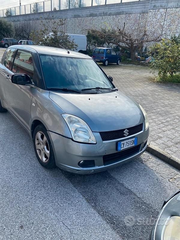 Usata Suzuki Swift 92 CV (67 kW) 2005 Grigio Utilitaria