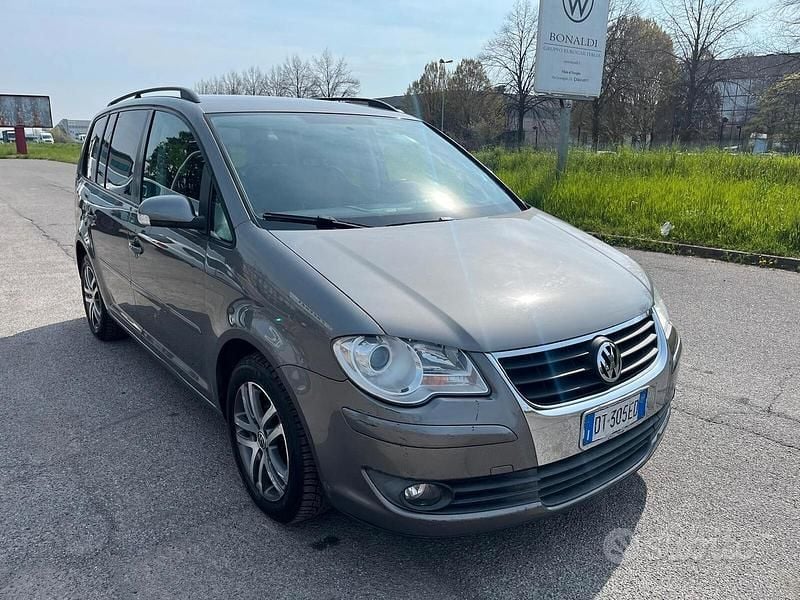 Usata VW Touran Trendline 102 CV (75 kW) 2009 Grigio Monovolume