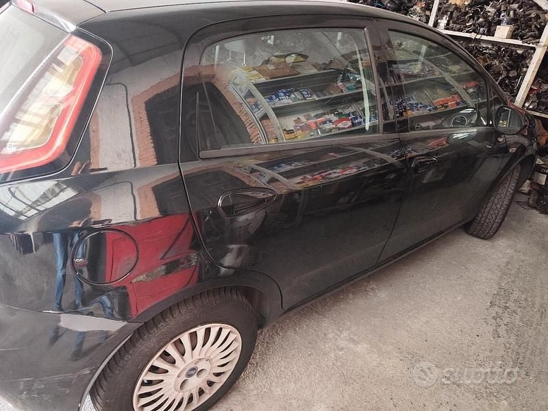 Occasion Fiat Grande Punto 77 ch (56 kW) 2010 Noir Citadine
