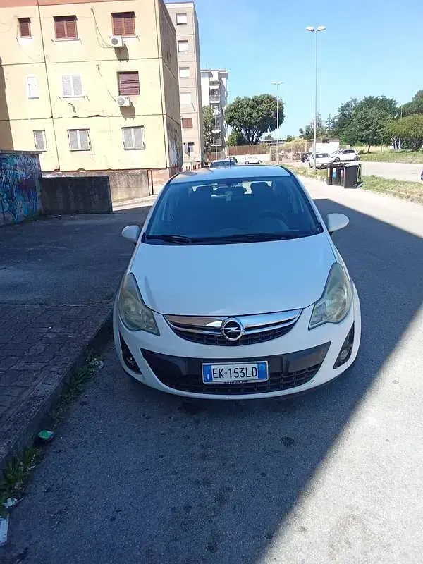 Usata Opel Corsa Edition 86 CV (63 kW) 2011 Utilitaria