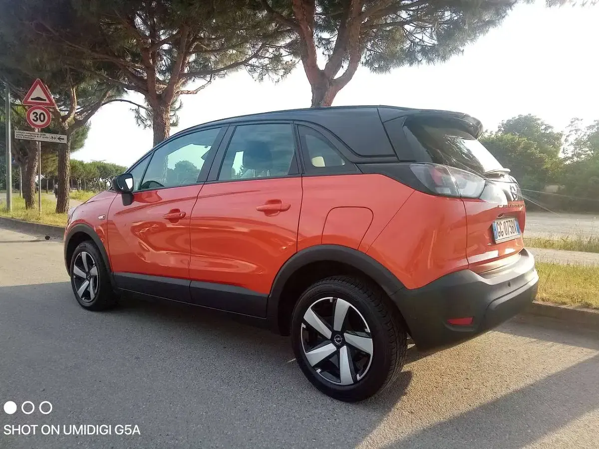 Usata Opel Crossland Limited 110 CV (80 kW) 2021 Arancione SUV