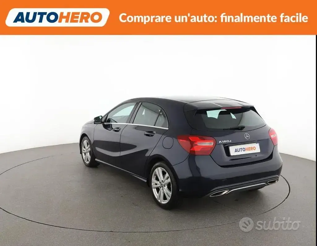 Usata Mercedes A180 109 CV (80 kW) 2017 Bluazzurro Utilitaria