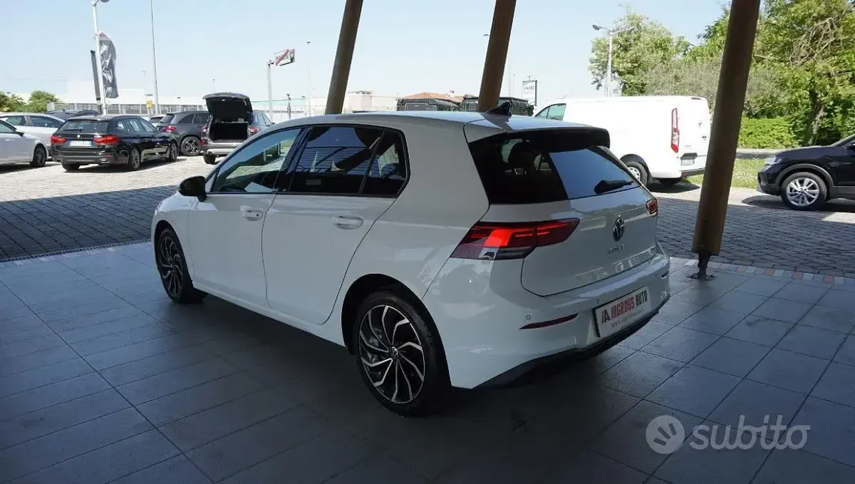 Usata VW Golf VIII Life 110 CV (80 kW) 2021 Bianco Berlina