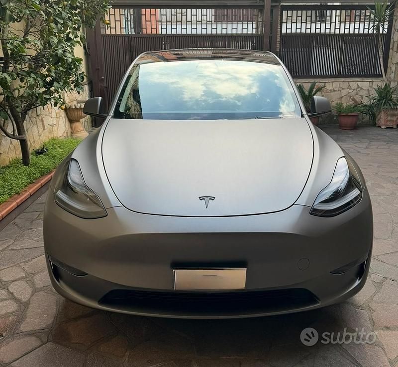Usata Tesla Model Y 189 kW (258 CV) 2023 Grigio SUV