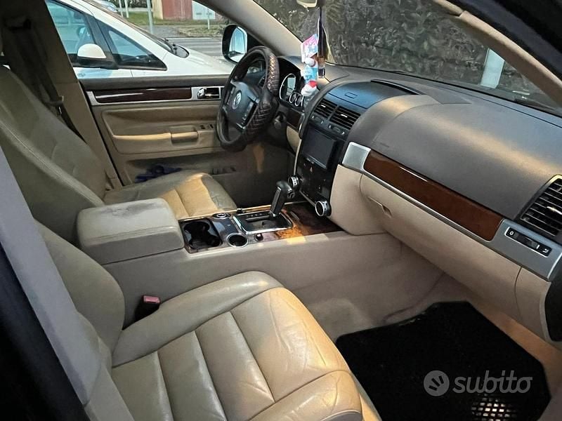 Usata VW Touareg 174 CV (127 kW) 2007 Nero SUV