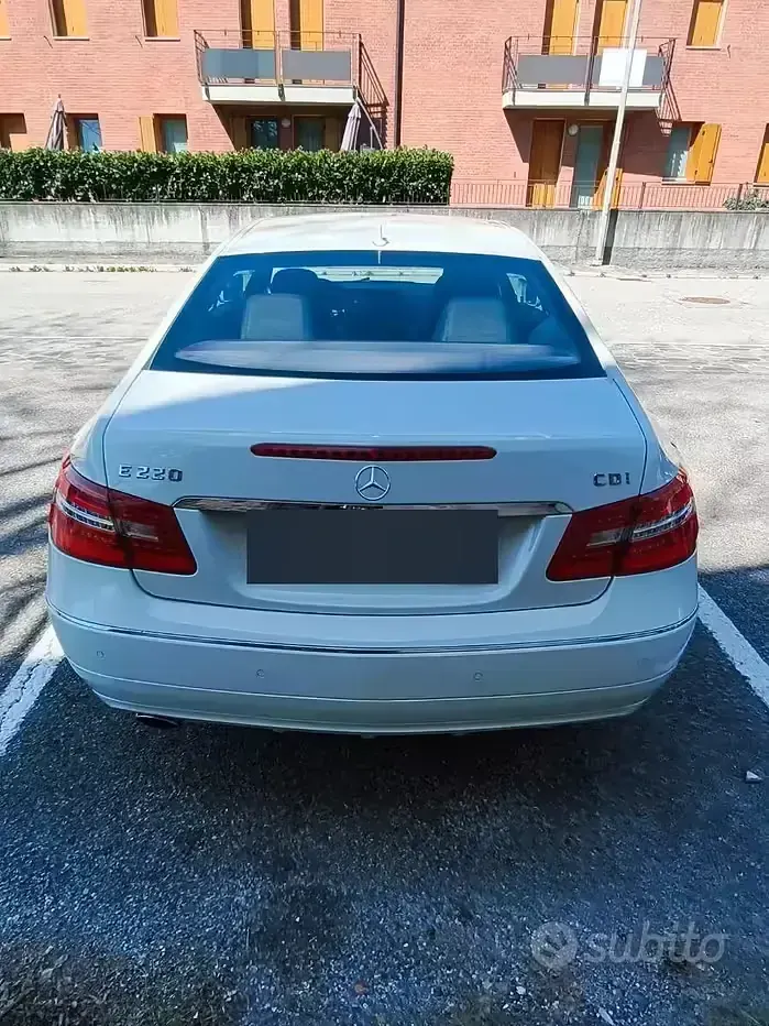 Usata Mercedes E220 170 CV (125 kW) 2012 Bianco Coupé
