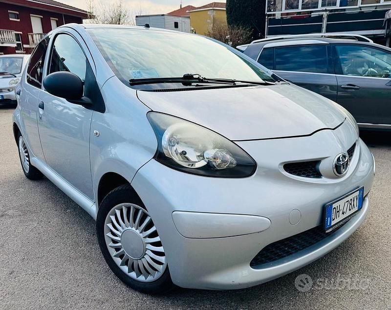 Usata Toyota Aygo Sol 67 CV (49 kW) 2007 Grigio Utilitaria