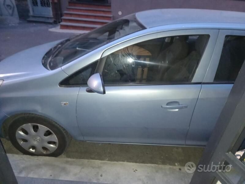 Używany Opel Corsa 75 KM (55 kW) 2009 Hatchback