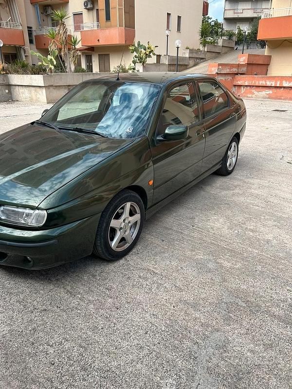 Usata Alfa Romeo 146 2000 Verde Utilitaria