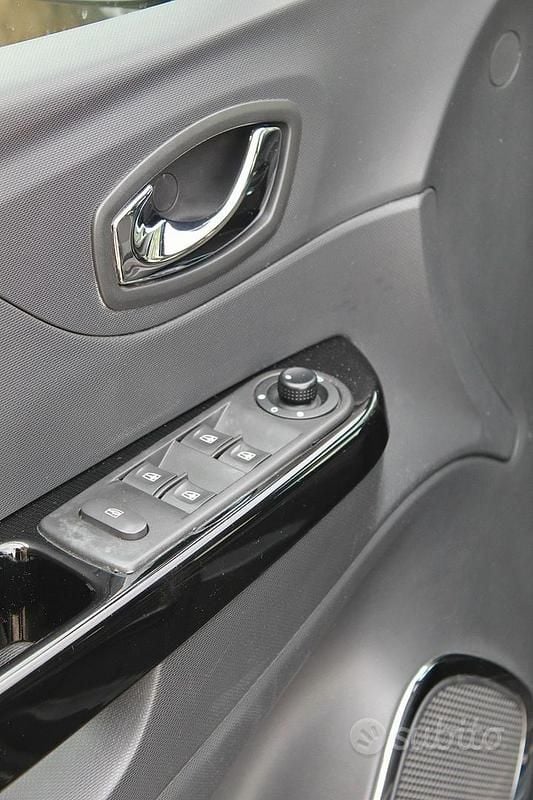 Usata Renault Captur 90 CV (66 kW) 2013 Nero SUV