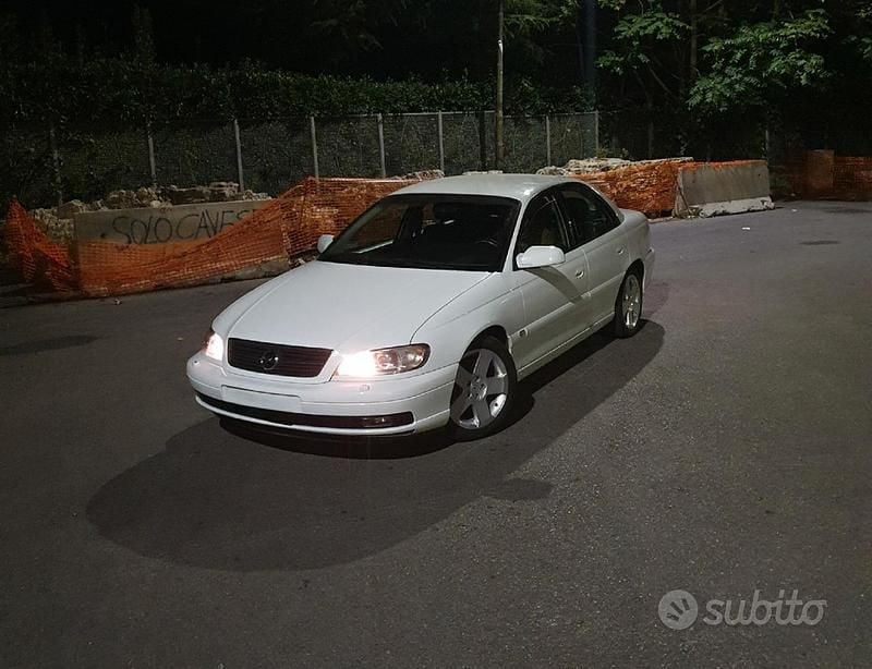 Usata Opel Omega 136 CV (100 kW) 2000 Bianco Berlina