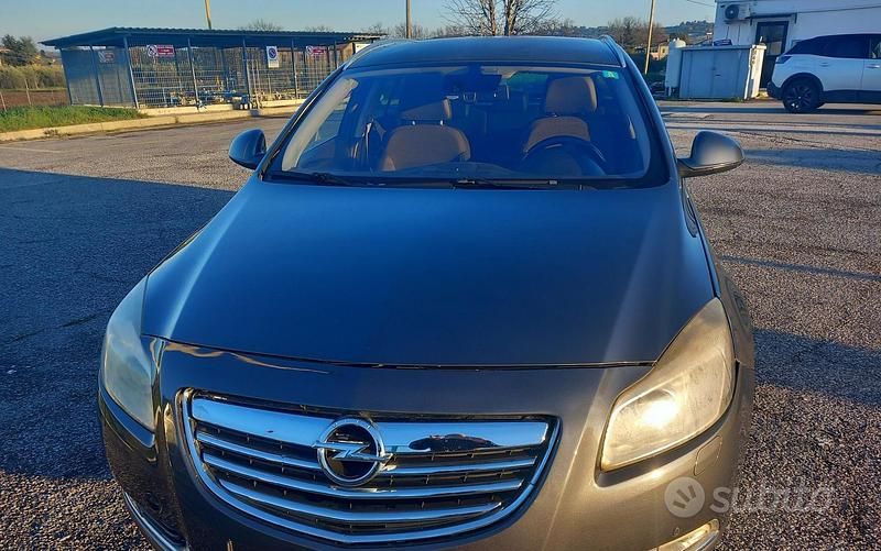 Grigio Usata 2010 Opel Insignia Station wagon | 2300 € (Super prezzo) - Immagine 1/4