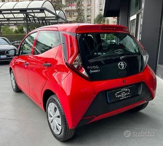 Usata Toyota Aygo Connect Style 72 CV (52 kW) 2021 Utilitaria